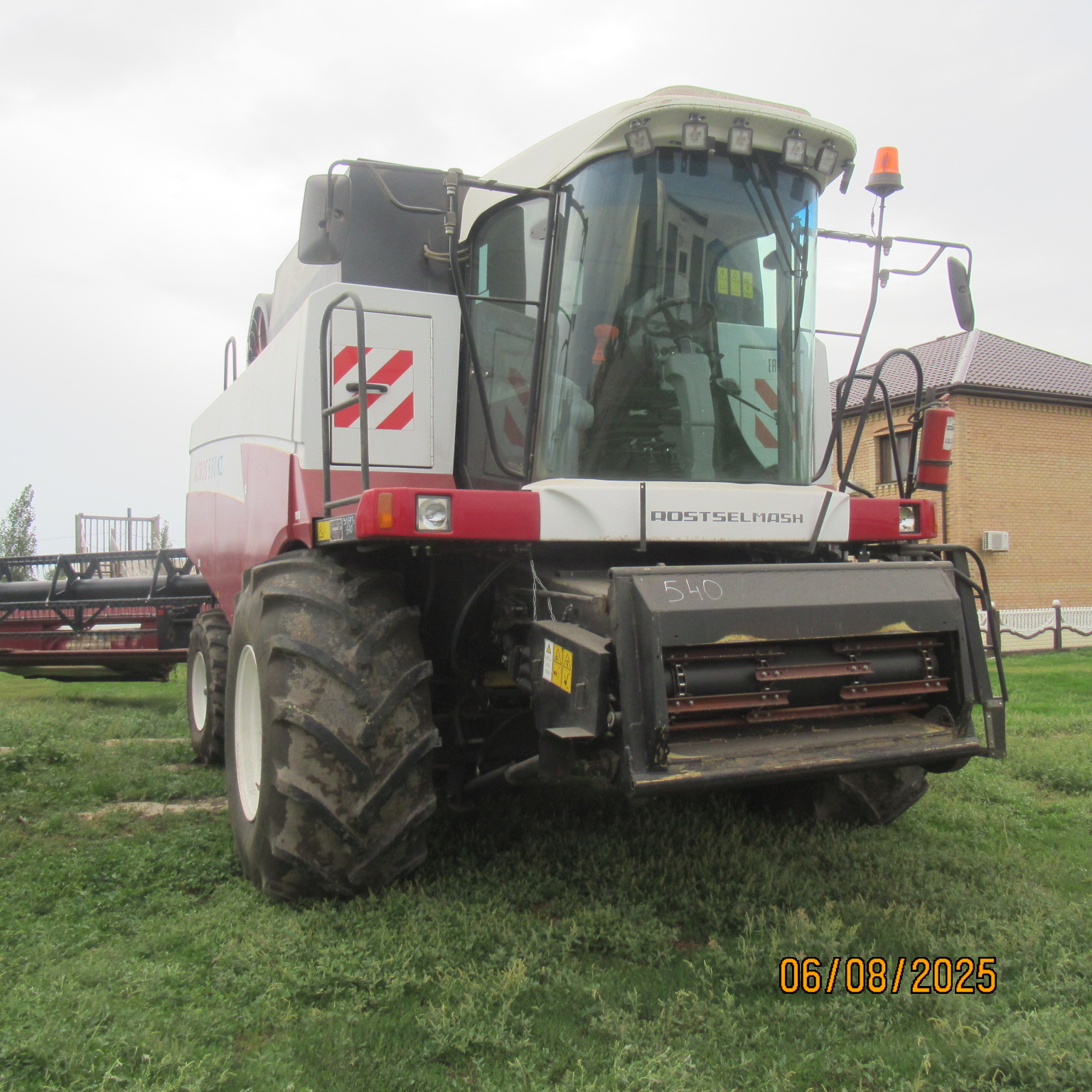ACROS 550KZ Self-Propelled Grain Combine Harvester with IRS, with ZZT-9 Conveyor Grain Header, EGR, Serial Number ACROS 550KZ 000528