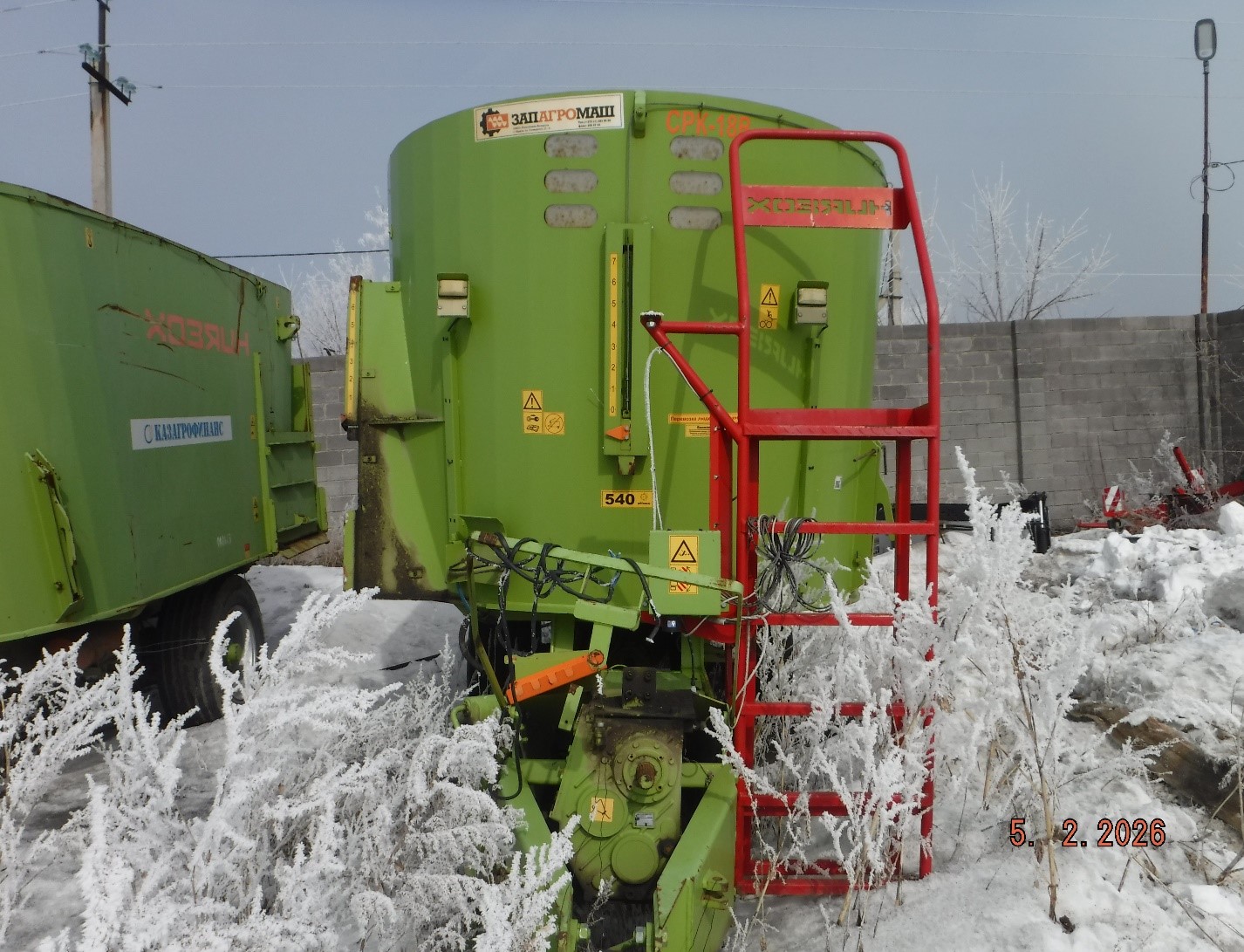 Смеситель-раздатчик кормов СРК 18В (14-13)